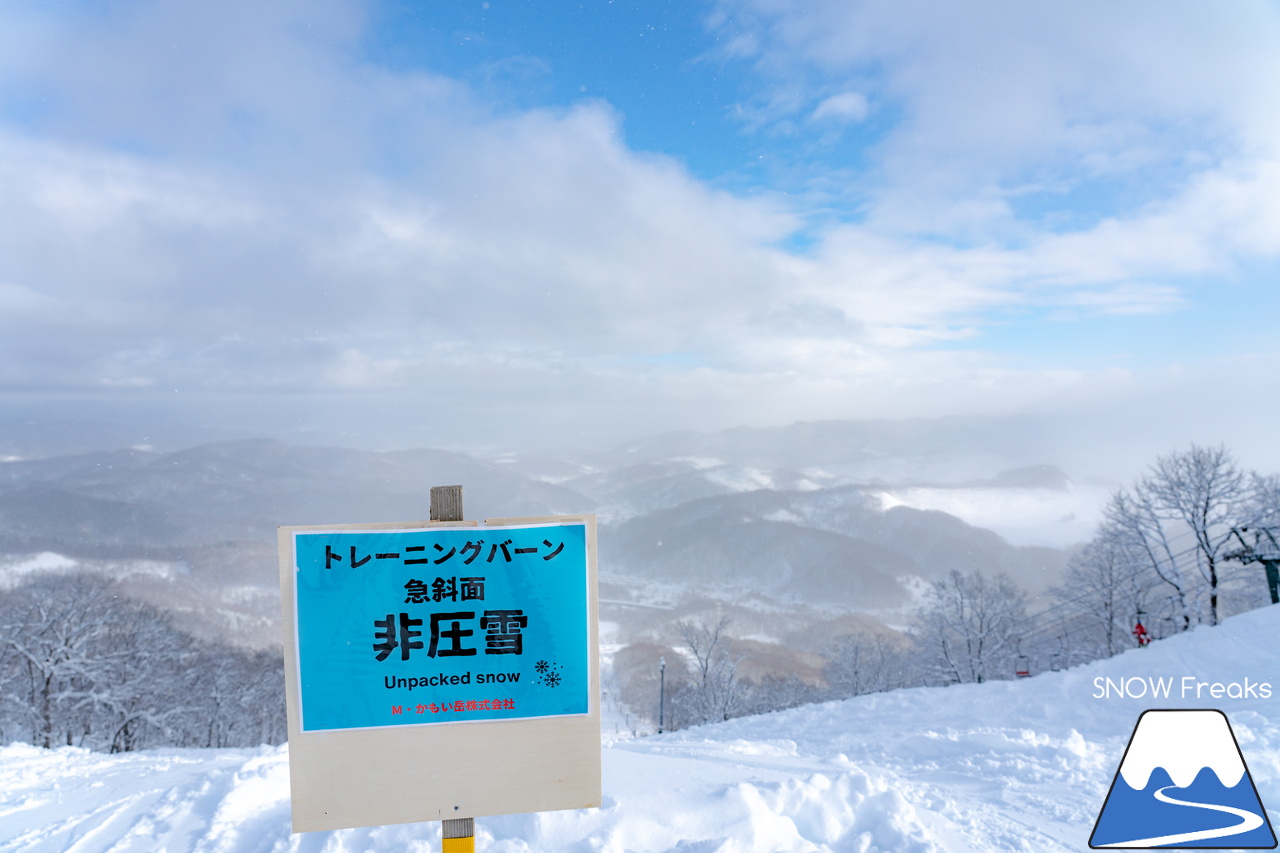 かもい岳国際スキー場｜ふわっふわのパウダースノーと綺麗な青空。やっと北海道らしい冬の景色が帰ってきた！